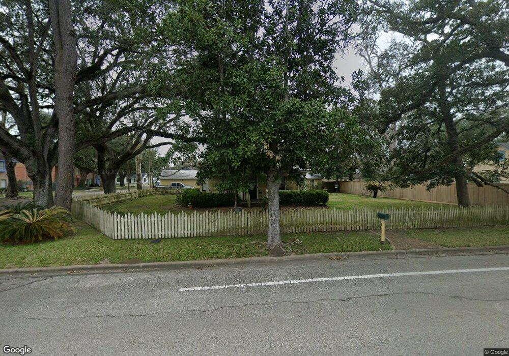 616 W Adoue St, Alvin, TX 77511 - photo 1