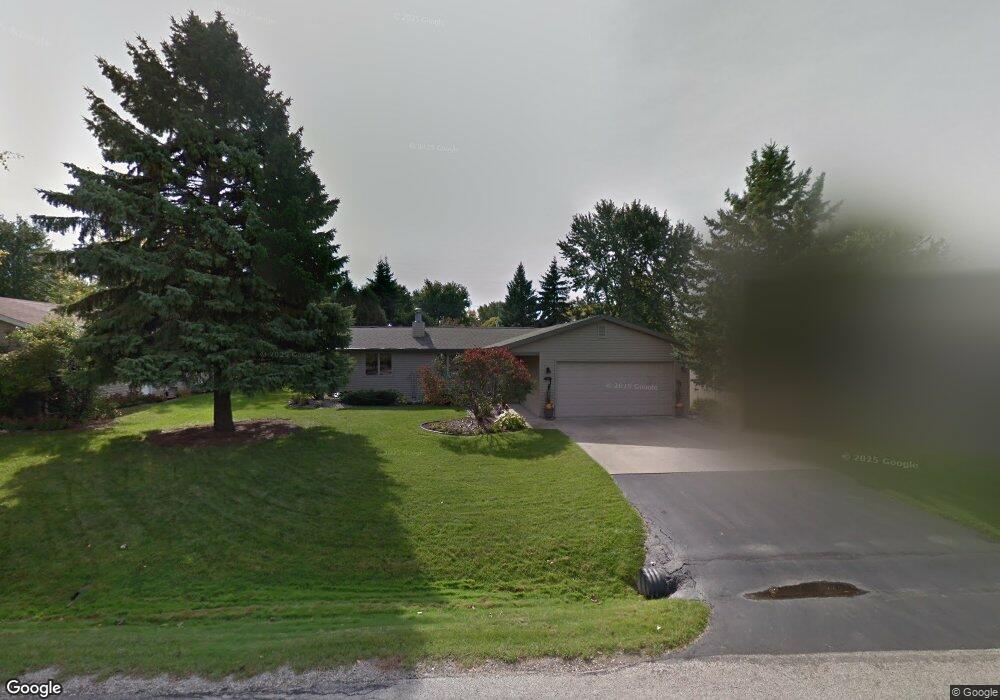 1419 W Roselawn Dr, Appleton, WI 54914 - photo 1