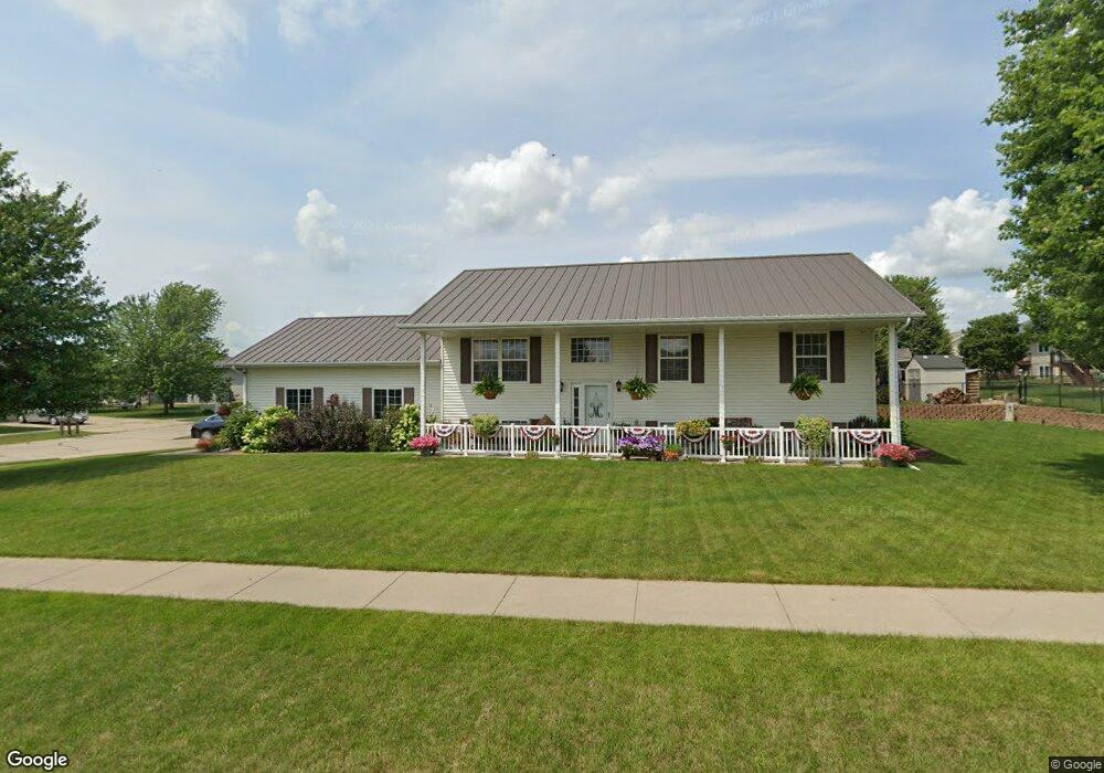 430 Crestview Dr, Center Point, IA 52213 - photo 1