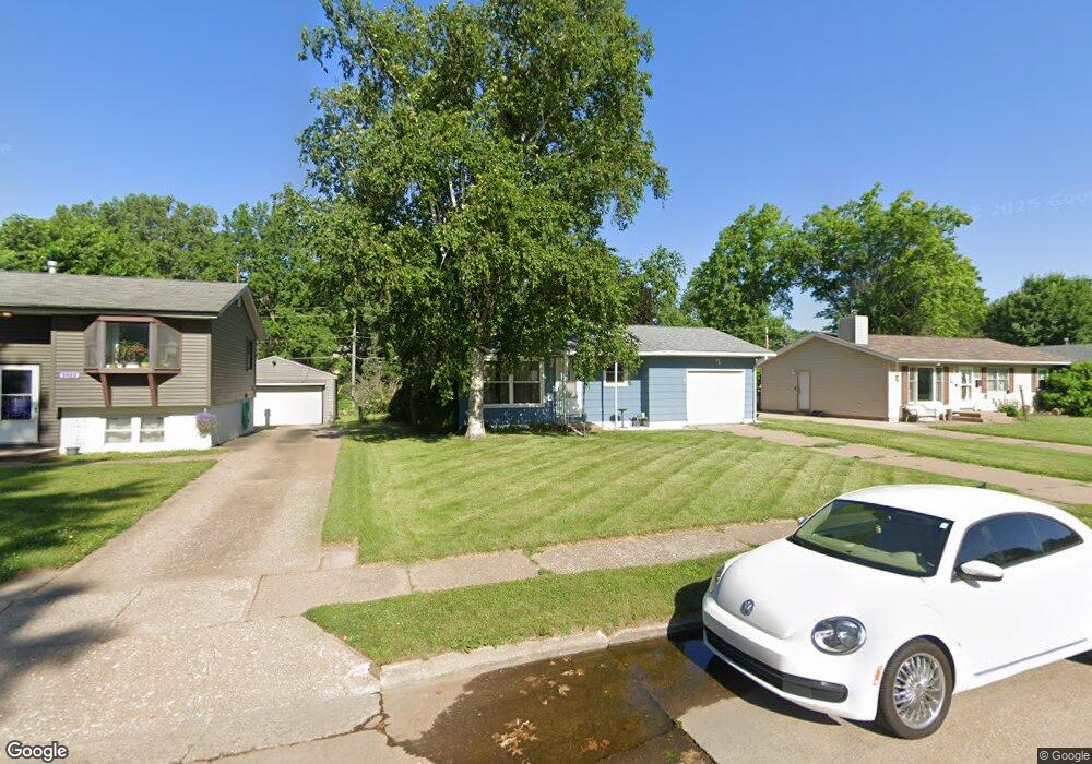 3428 N Pine St, Davenport, IA 52806 - photo 1