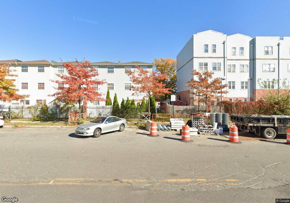 135 Admiral Ln unit 149, Bronx, NY 10473 - photo 1