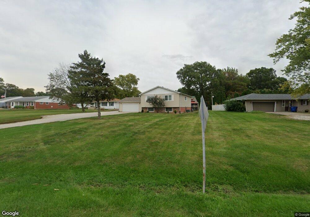 672 S Main St, Virginia, IL 62691 - photo 1