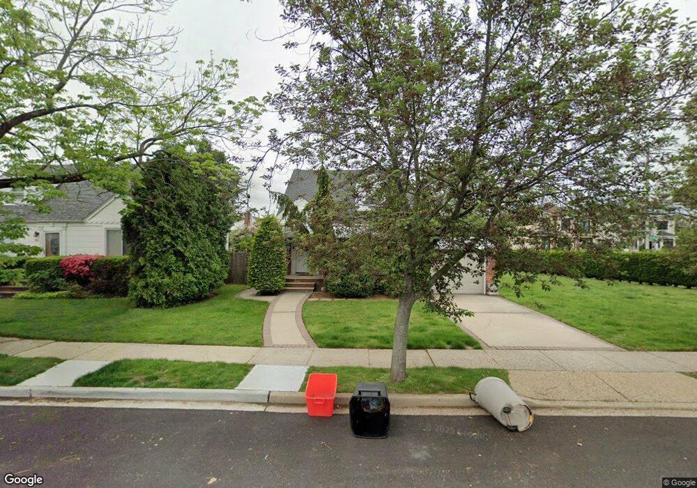 287 Whitehall Rd S, Garden City, NY 11530 - photo 1