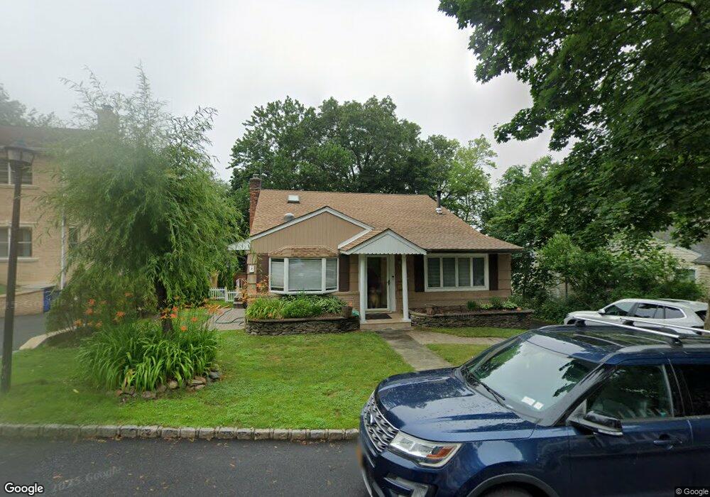 7 Terrace Dr, Great Neck, NY 11021 - photo 1