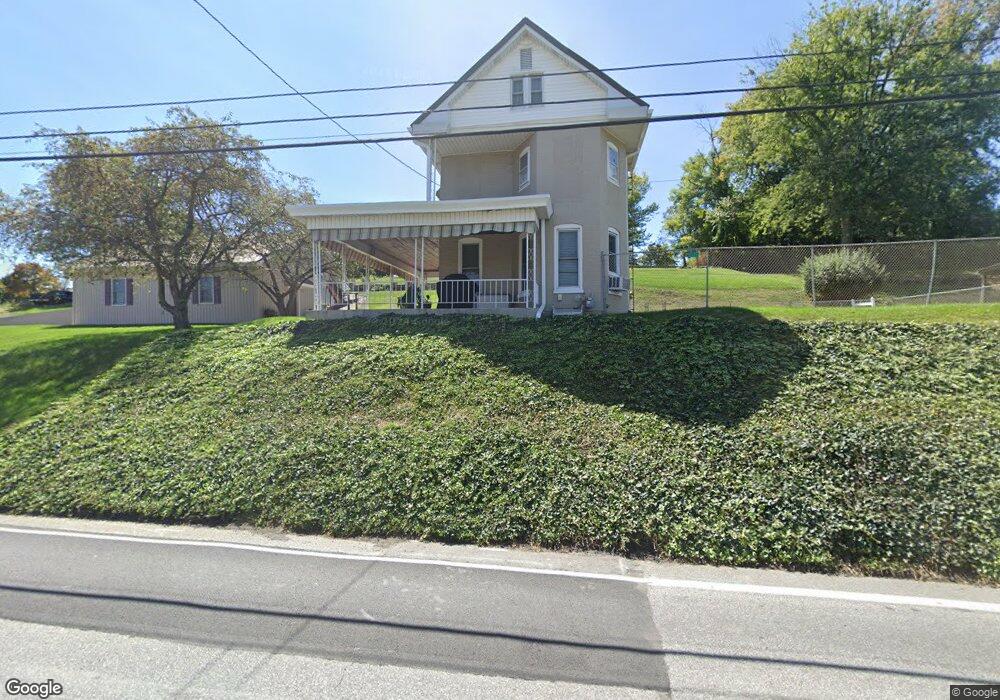 812 W Main St, Waynesboro, PA 17268 - photo 1