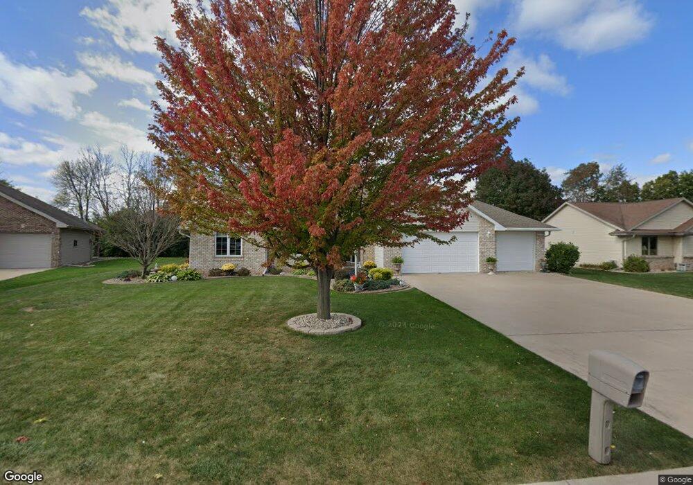 N9259 Bouquet Dr, Appleton, WI 54915 - photo 1