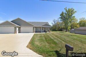 306 S Chestnut St, Edgewood, IA 52042