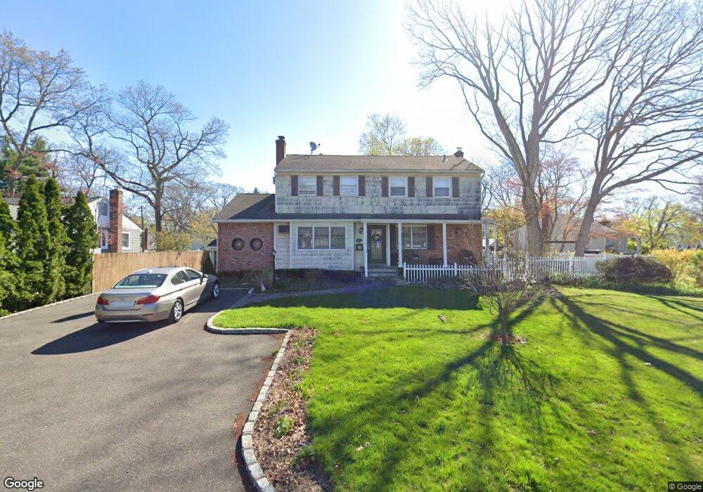 33 Crocus Ln, ComMacK, NY 11725 - photo 1