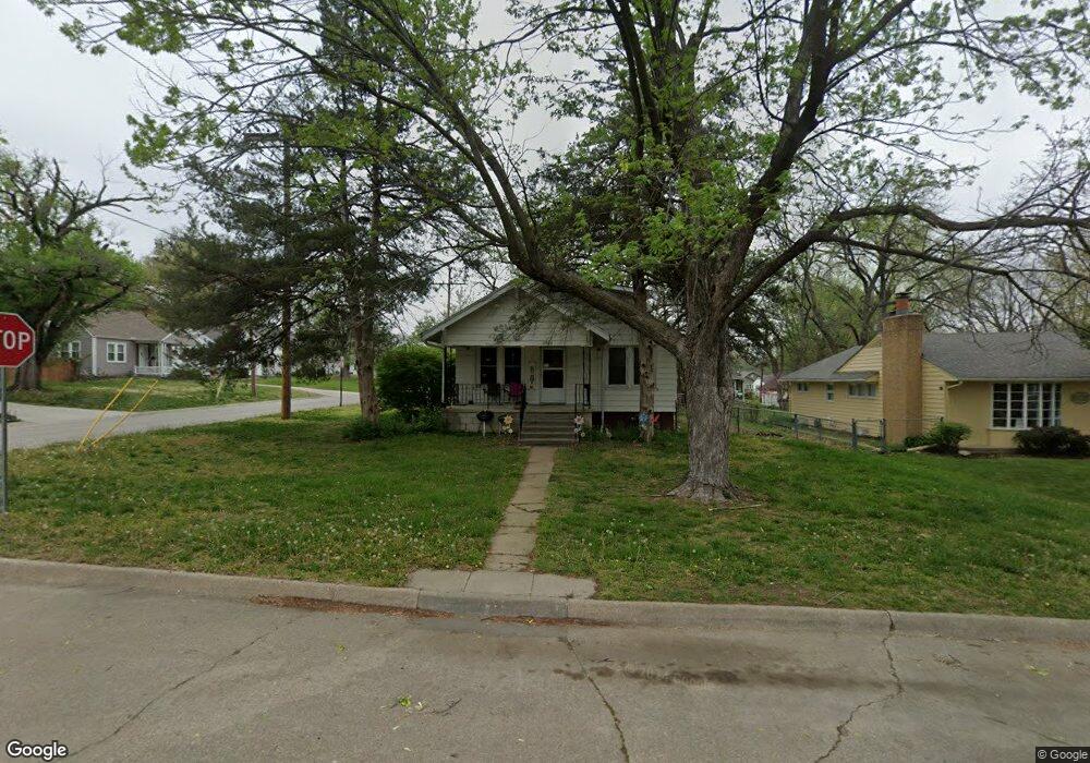 3020 SW 11th St, Topeka, KS 66604 - photo 1