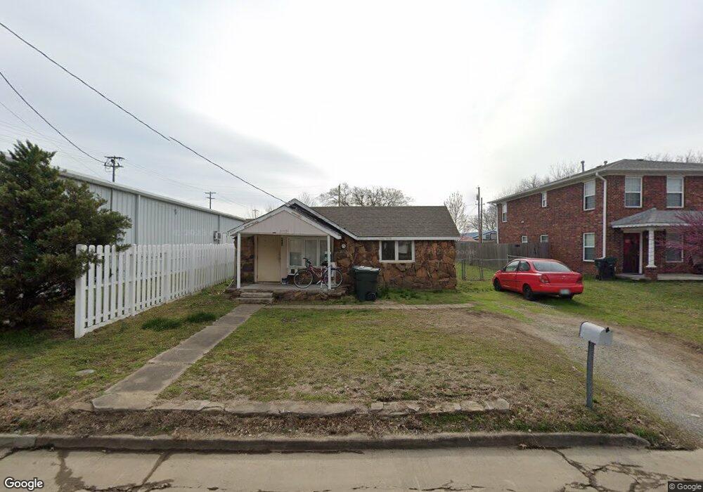 308 S Weenonah Ave, Claremore, OK 74017 - photo 1