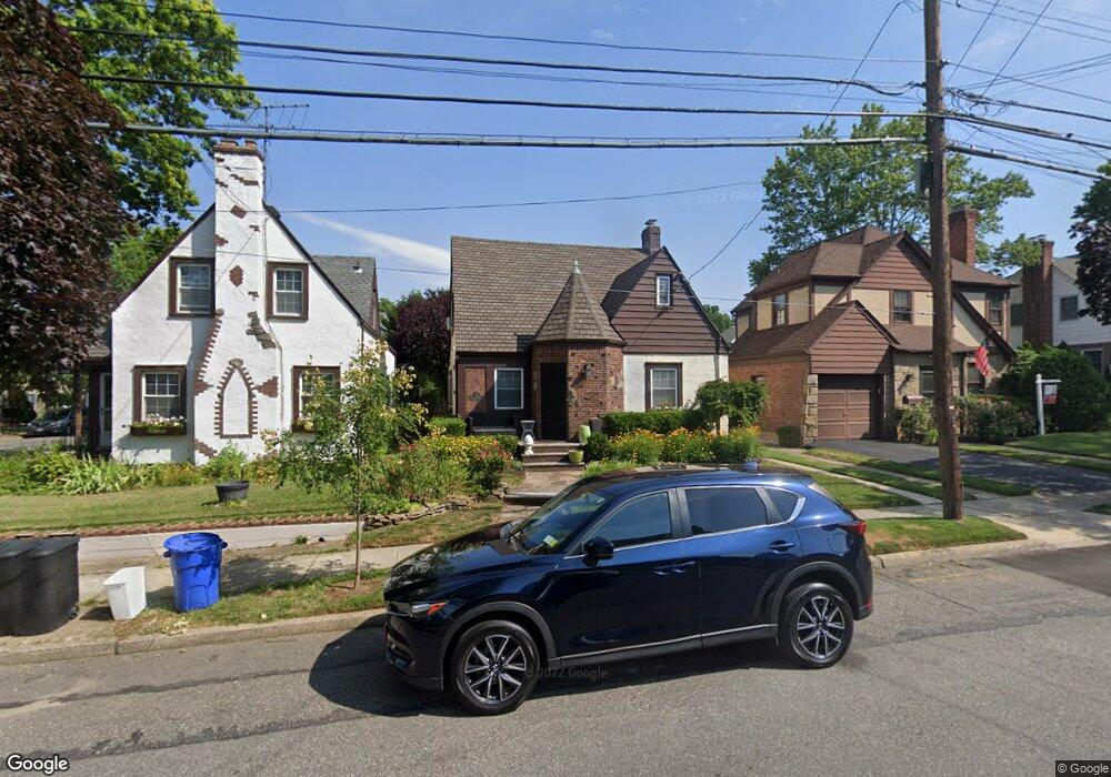 41 Mayfair Ave, Floral Park, NY 11001 - photo 1