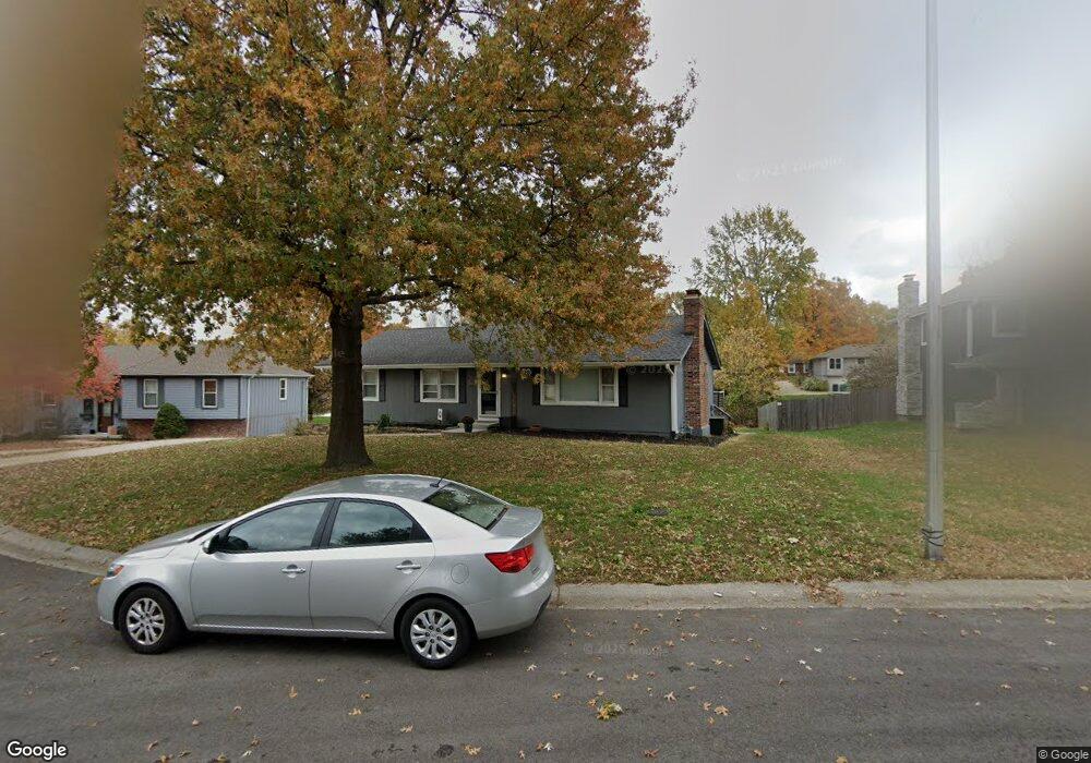 4805 Cody St, Shawnee, KS 66203 - photo 1