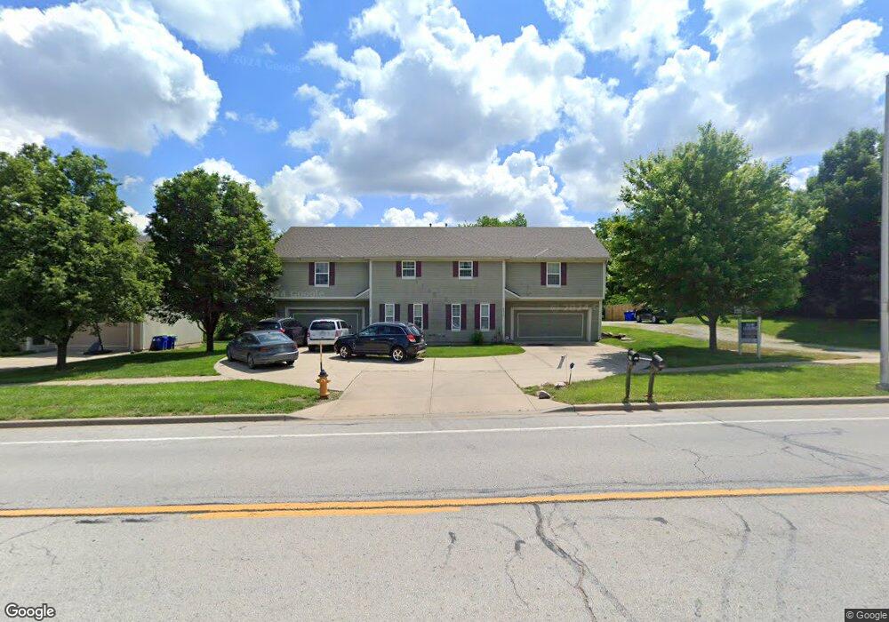 5215 Woodland Rd, Shawnee, KS 66218 - photo 1