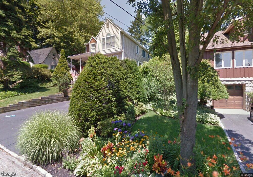 4 Cedar Ln, Glen Head, NY 11545 - photo 1