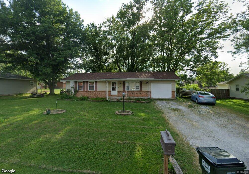 1913 S Village Ln, Bolivar, MO 65613 - photo 1