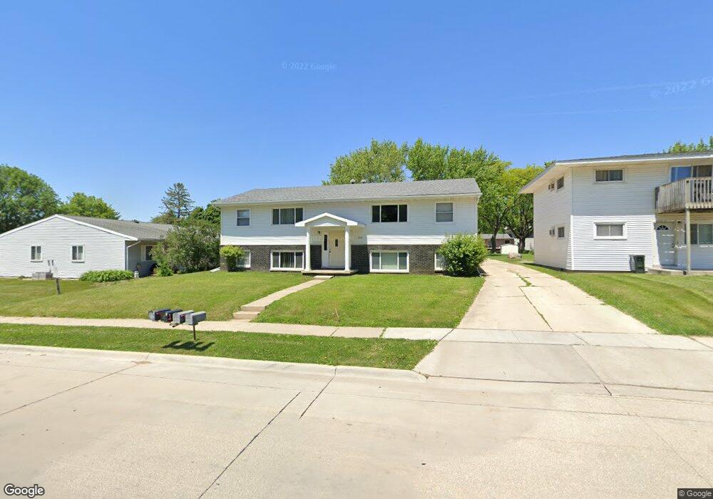 2301 W 4th St unit 1, Cedar Falls, IA 50613 - photo 1