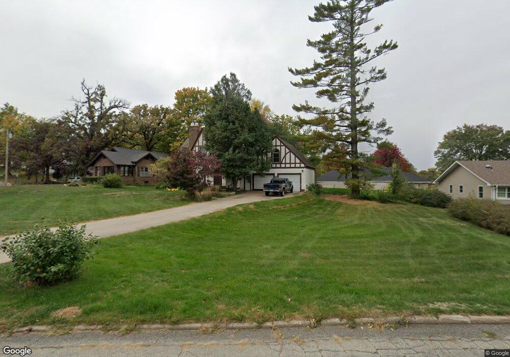 825 W 11th St S, Newton, IA 50208 - photo 1