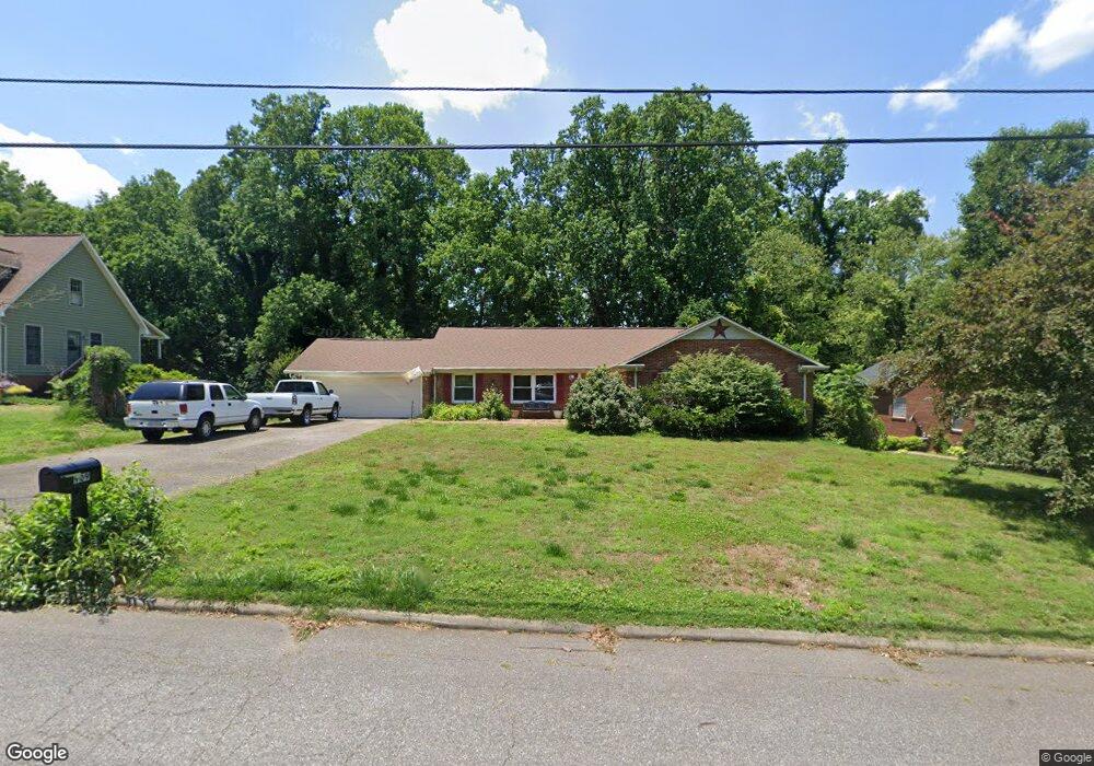 909 Carolyn St, Statesville, NC 28677 - photo 1