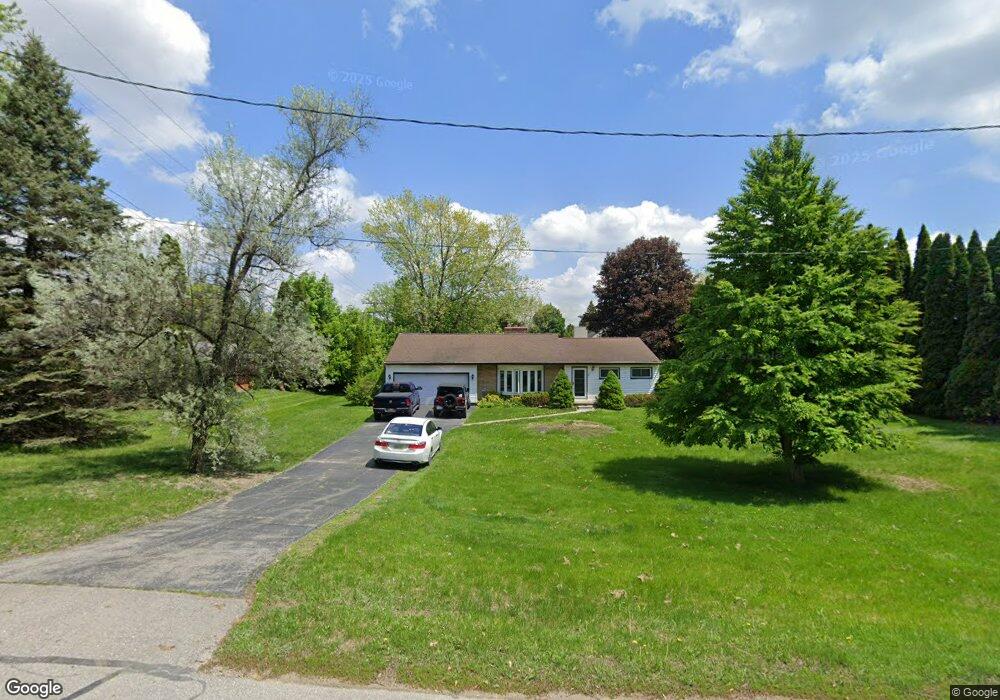 2545 W Hickory Grove Rd, Bloomfield Hills, MI 48302 - photo 1