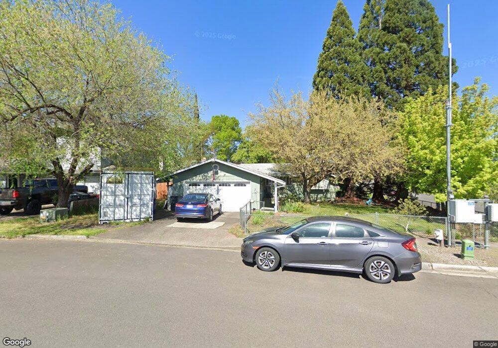 995 Crest Dr, Central Point, OR 97502 - photo 1