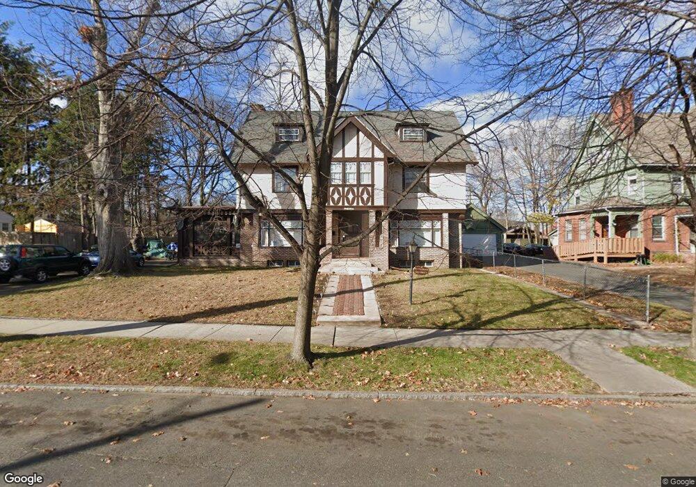 37 Sycamore St, Holyoke, MA 01040 - photo 1