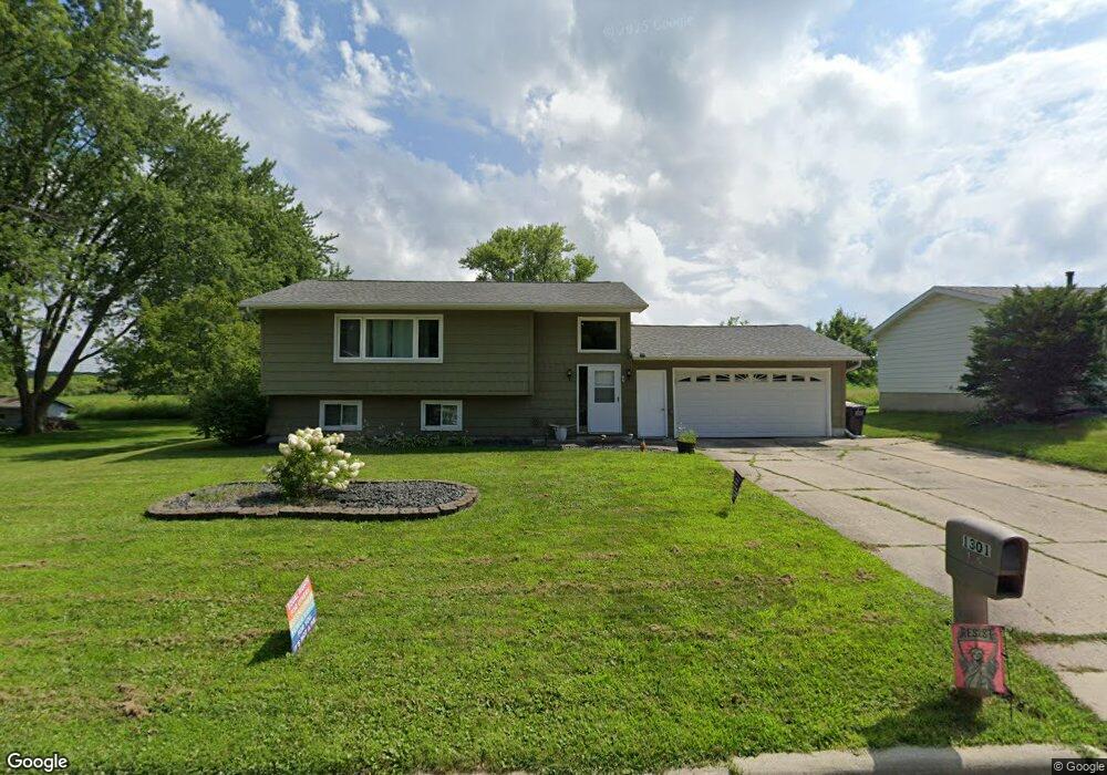 1301 Southview Ln, Albert Lea, MN 56007 - photo 1