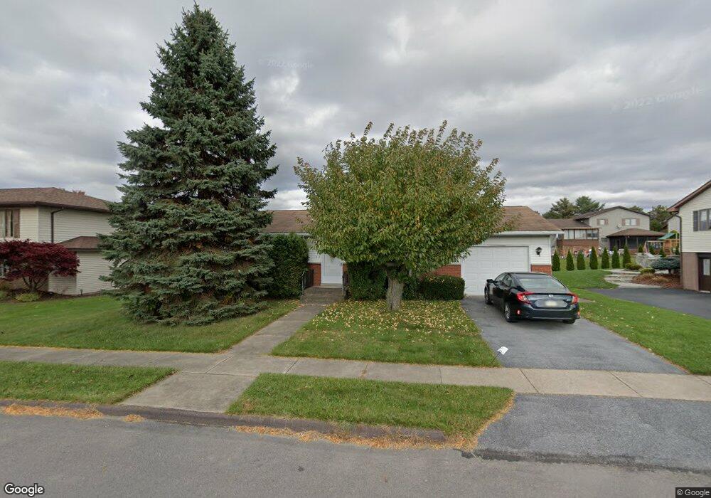 433 Thomas Dr, Dunmore, PA 18512 - photo 1