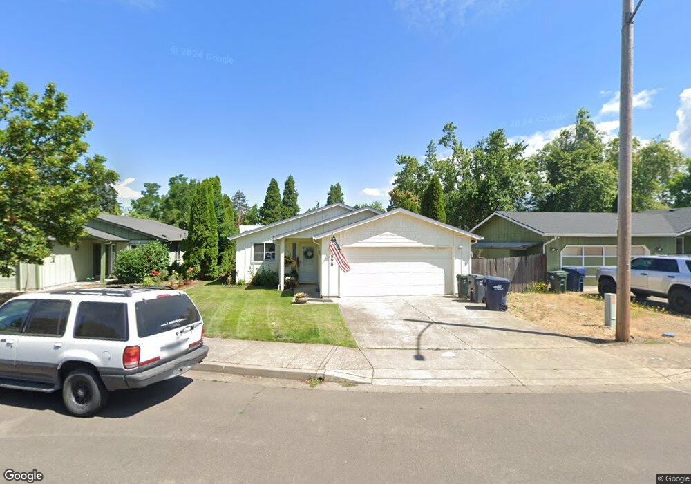 898 W Olympic St, Springfield, OR 97477 - photo 1