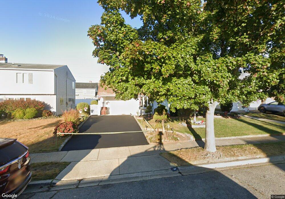 12 Raspberry Ln, Levittown, NY 11756 - photo 1