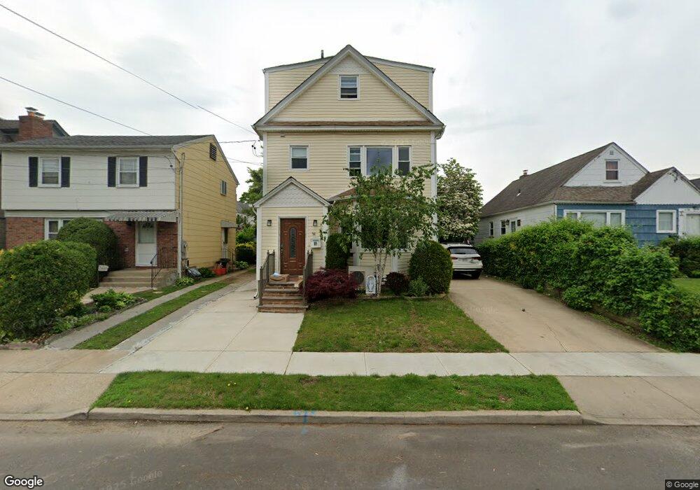 31 Walnut St, West Hempstead, NY 11552 - photo 1