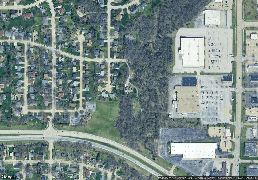 2911 E 39th St, Davenport, IA 52807 - photo 1