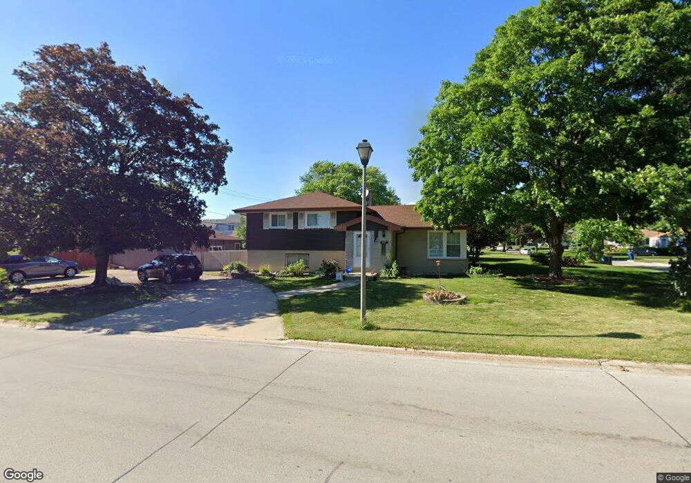 147 E Crestview Ave, Elmhurst, IL 60126 - photo 1