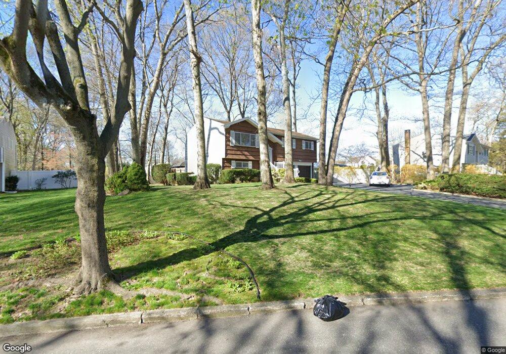 32 Ronde Dr, ComMacK, NY 11725 - photo 1