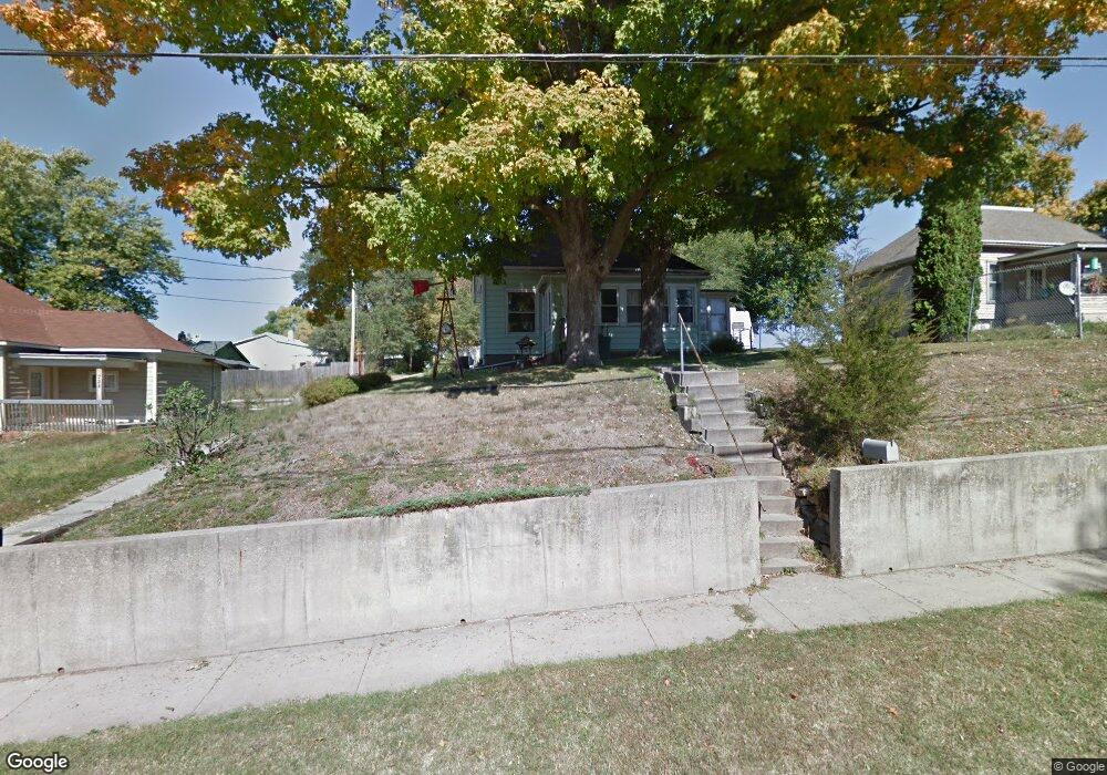 216 N 9th Ave W, Newton, IA 50208 - photo 1