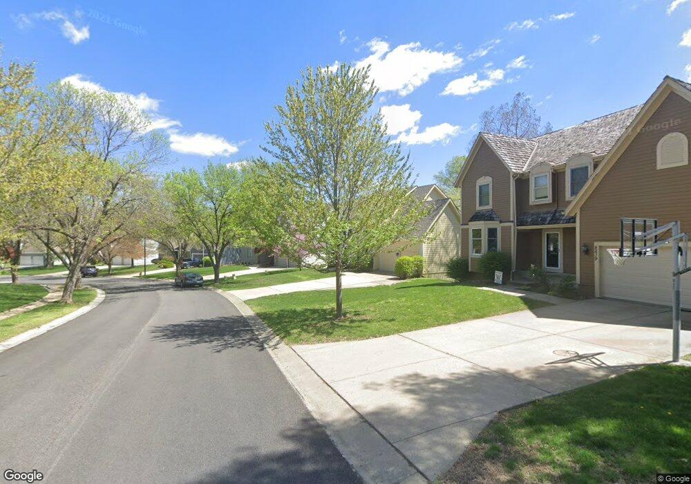 8611 Hallet St, Lenexa, KS 66215 - photo 1