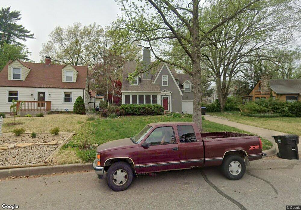 1251 SW Collins Ave, Topeka, KS 66604 - photo 1