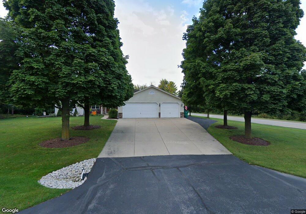 N75W16319 Colony Rd, Menomonee Falls, WI 53051 - photo 1