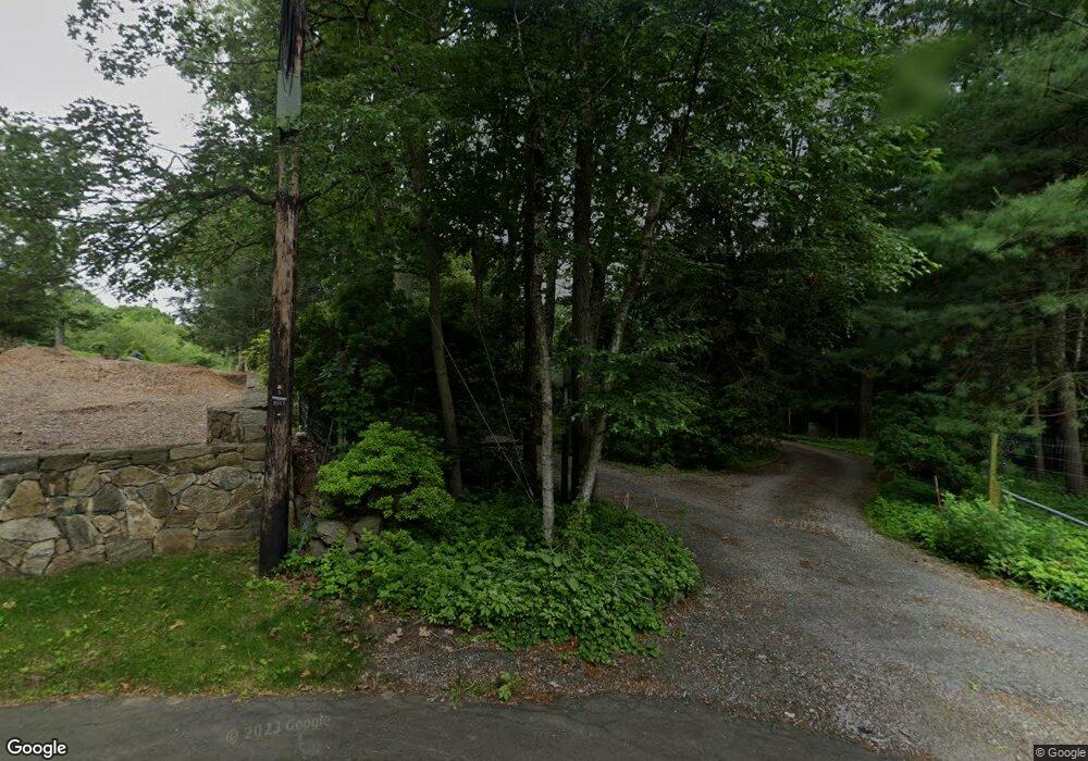 11 Apple Tree Ln, Pound Ridge, NY 10576 - photo 1