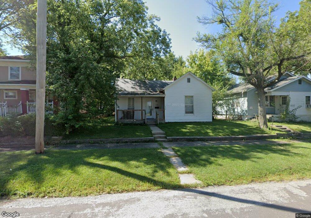 828 Myra St, Moberly, MO 65270 - photo 1