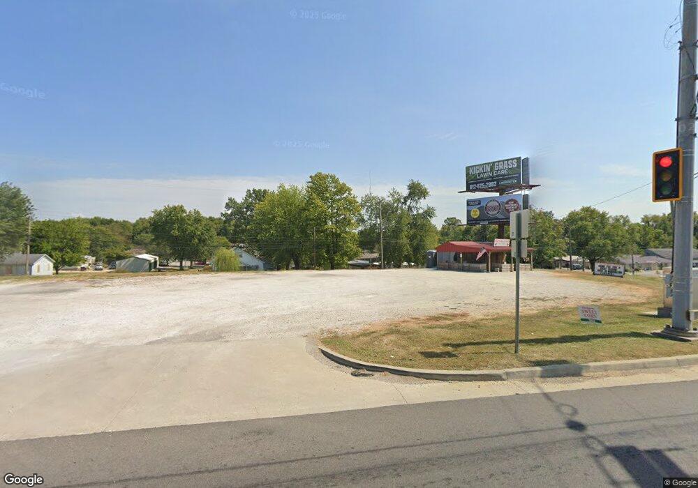 607 W Broadway St, Loogootee, IN 47553 - photo 1