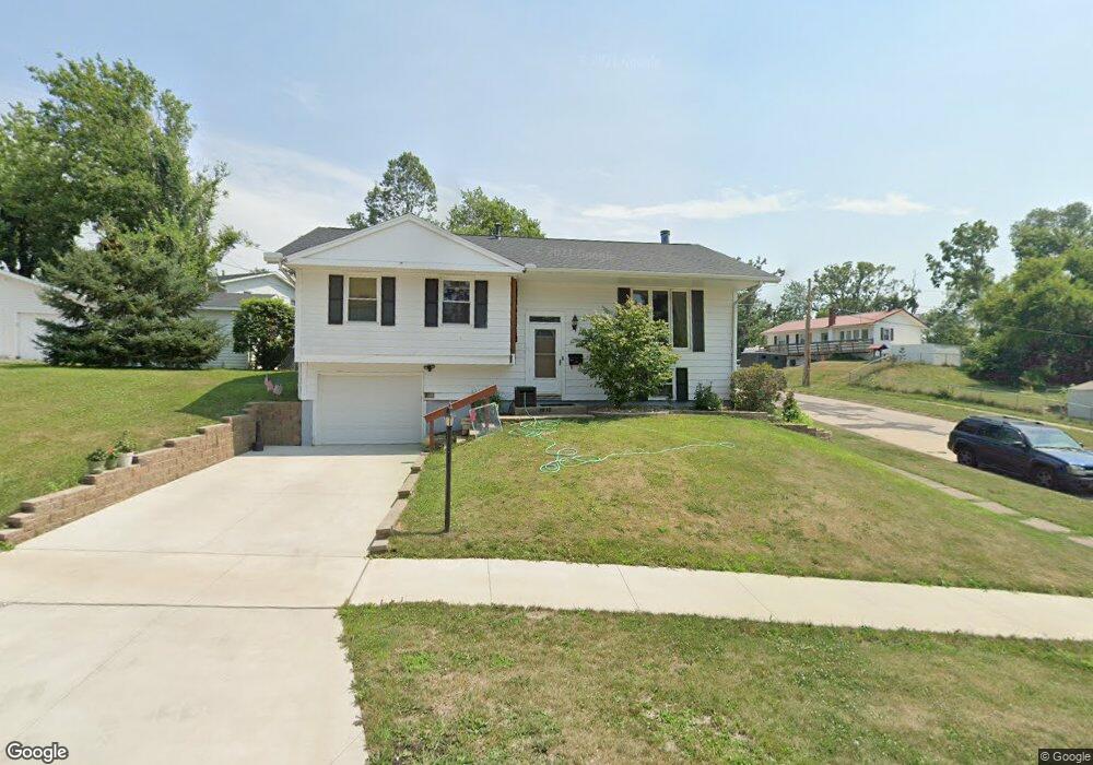 1035 Sioux Dr NW, Cedar Rapids, IA 52405 - photo 1