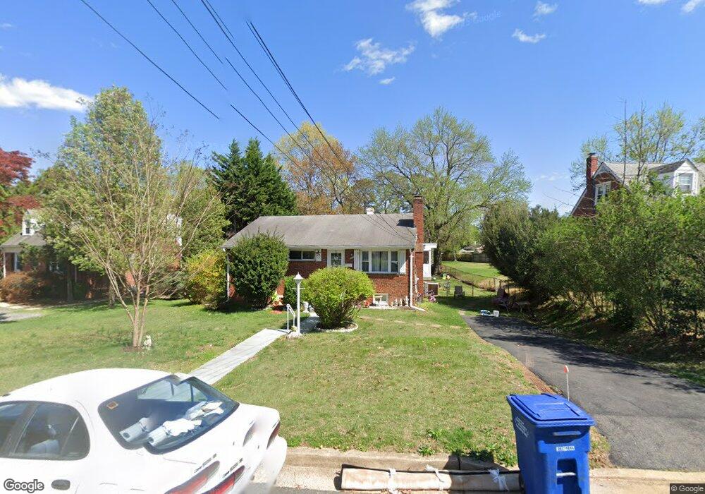 3909 Whispering Ln, Falls Church, VA 22041 - photo 1