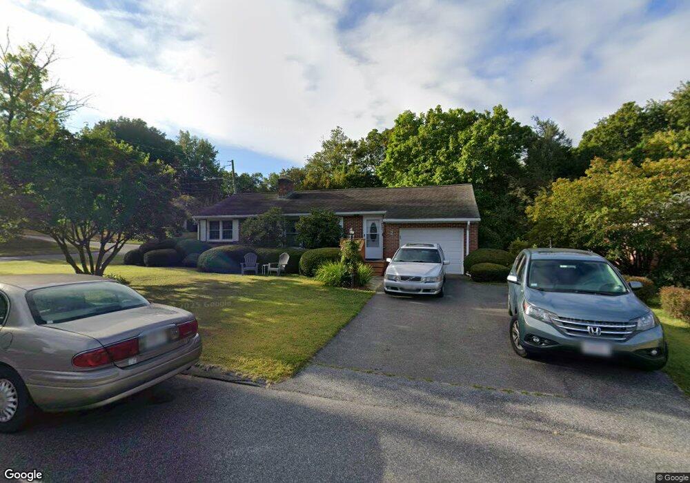 2 Hickory St, Holyoke, MA 01040 - photo 1