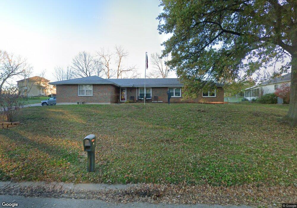 717 Englewood St, Lansing, KS 66043 - photo 1