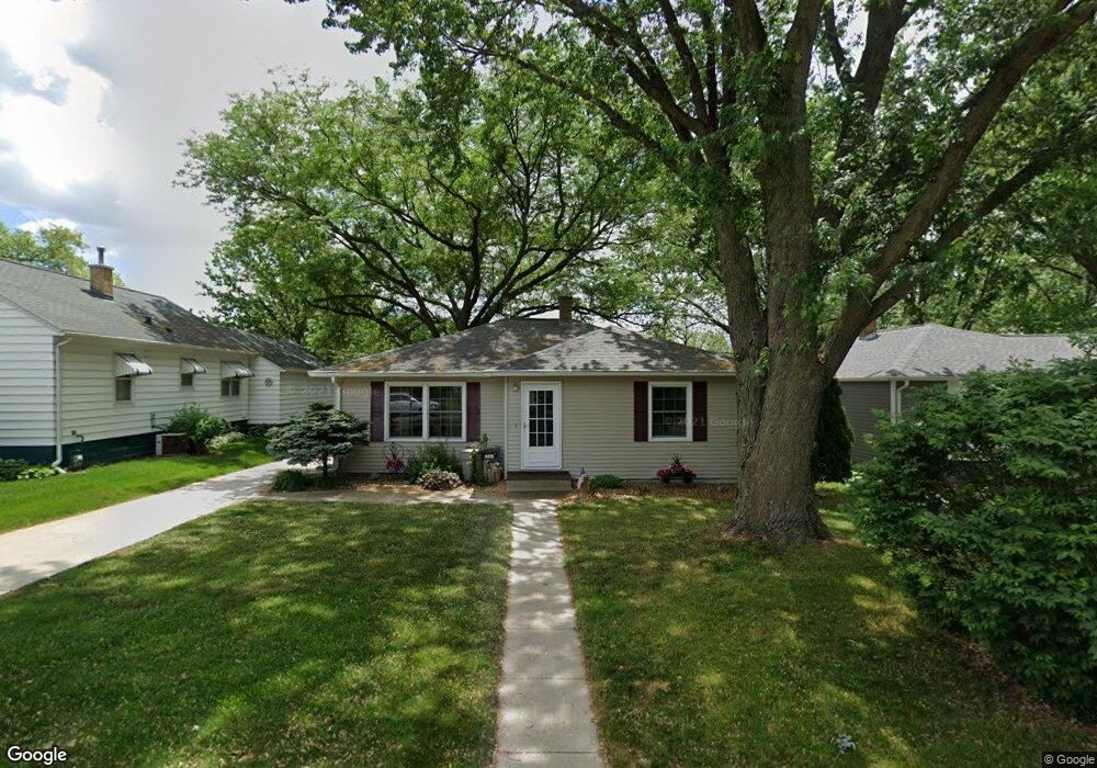 1233 Parker St, Cedar Falls, IA 50613 - photo 1