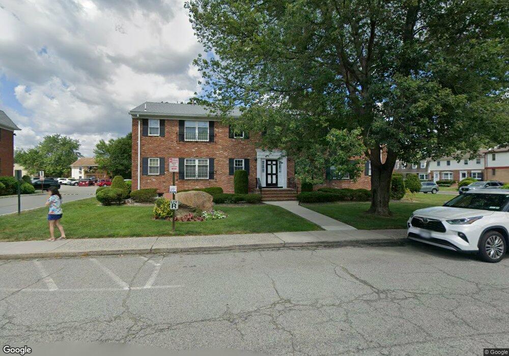 114 Bon Aire Cir W unit 10-B, Suffern, NY 10901 - photo 1