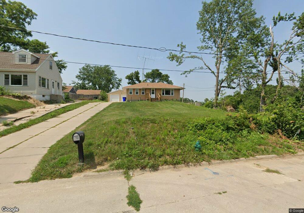 1740 11th St NW, Cedar Rapids, IA 52405 - photo 1