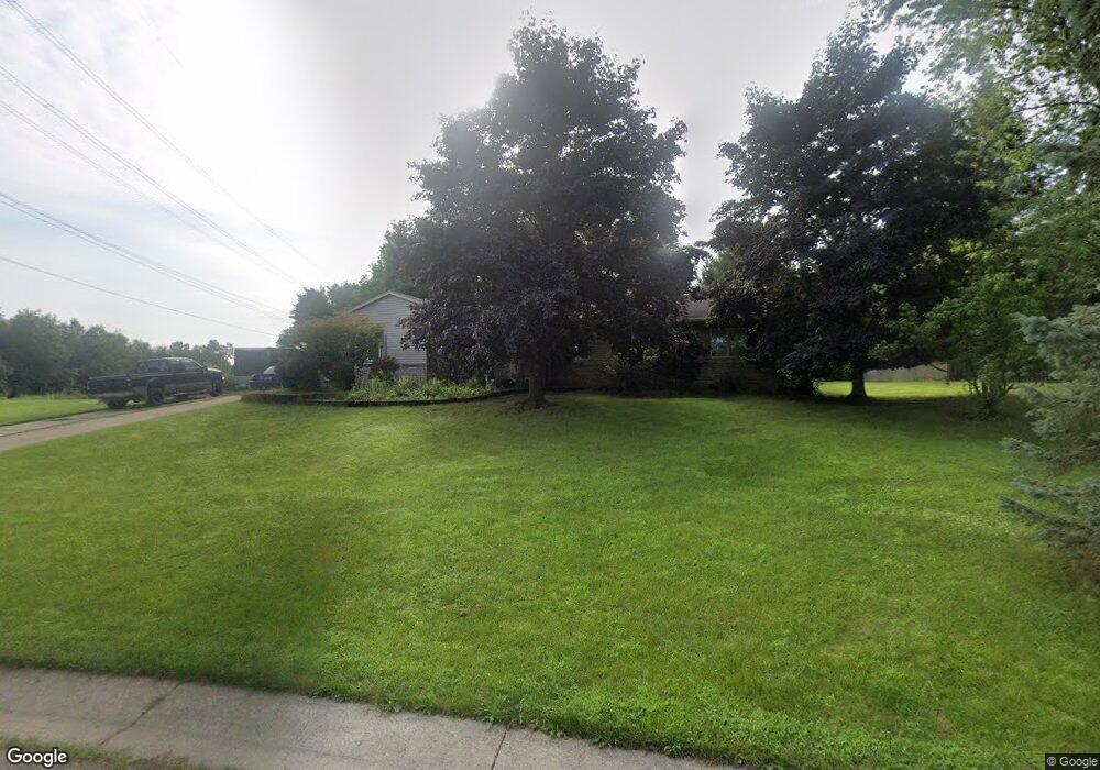 1104 Eagle Nest Dr, Rochester, MI 48306 - photo 1