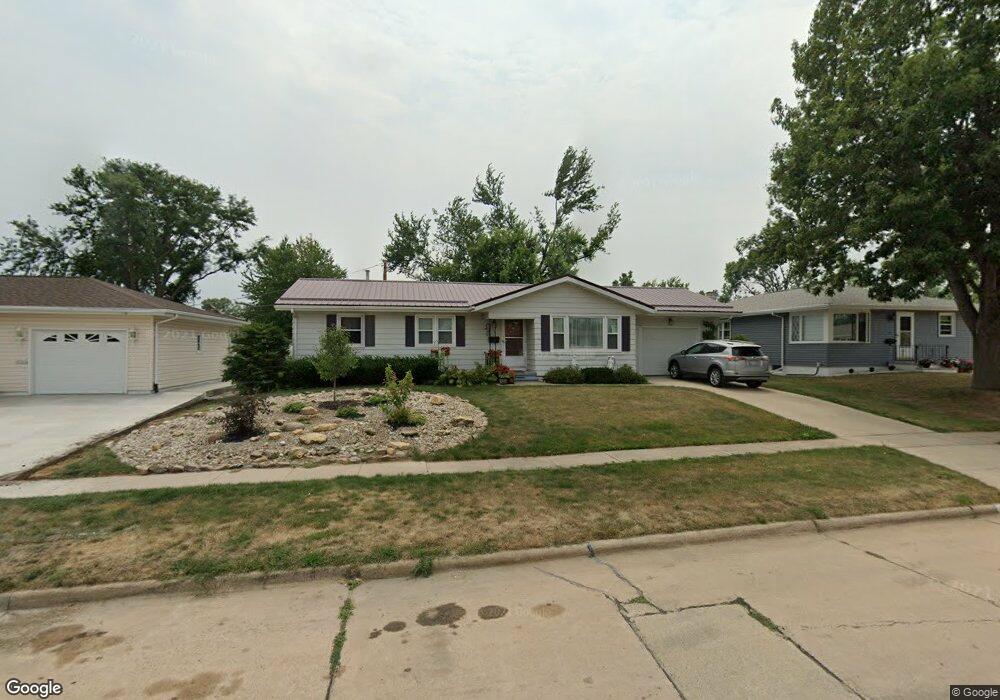 21 26th Ave SW, Cedar Rapids, IA 52404 - photo 1