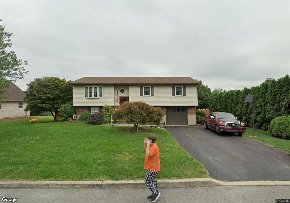 1118 Horizon Dr, Pen Argyl, PA 18072 - photo 1